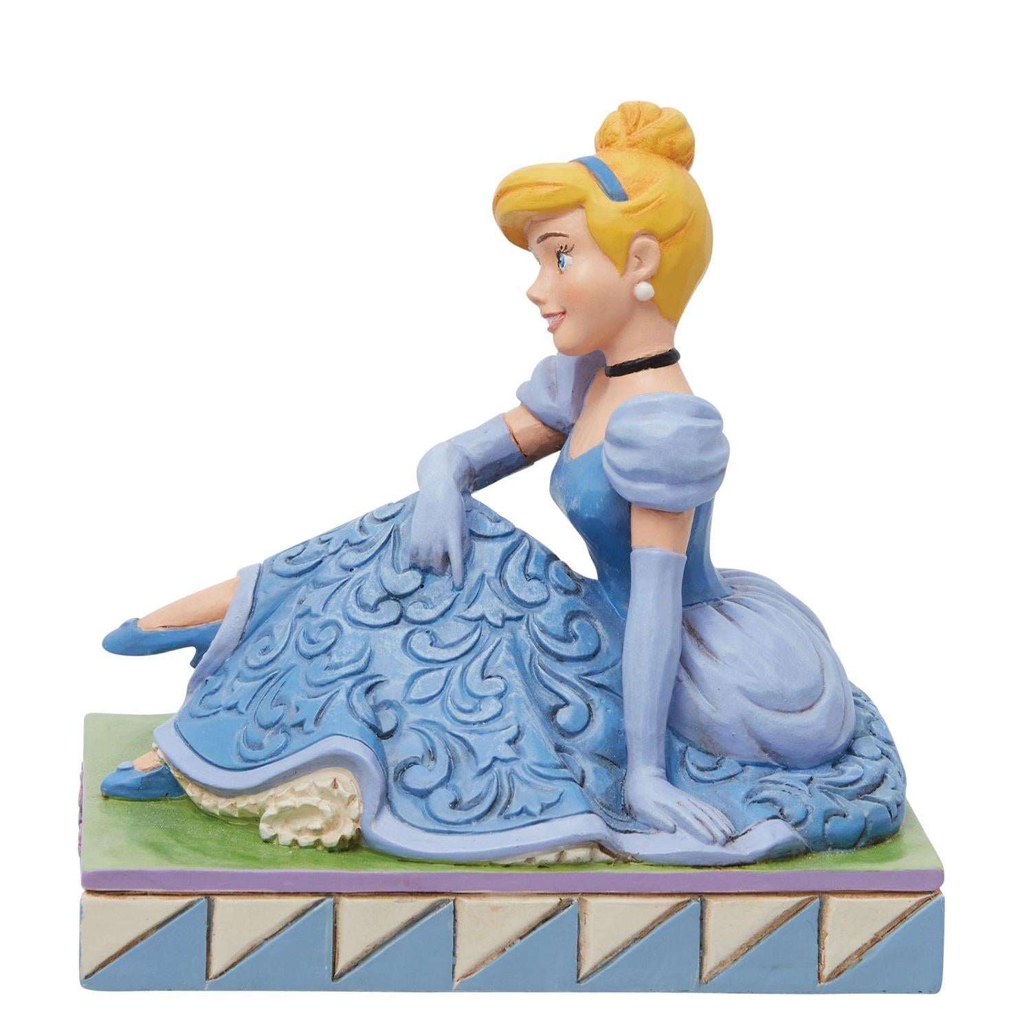 Cinderella Personality Pose