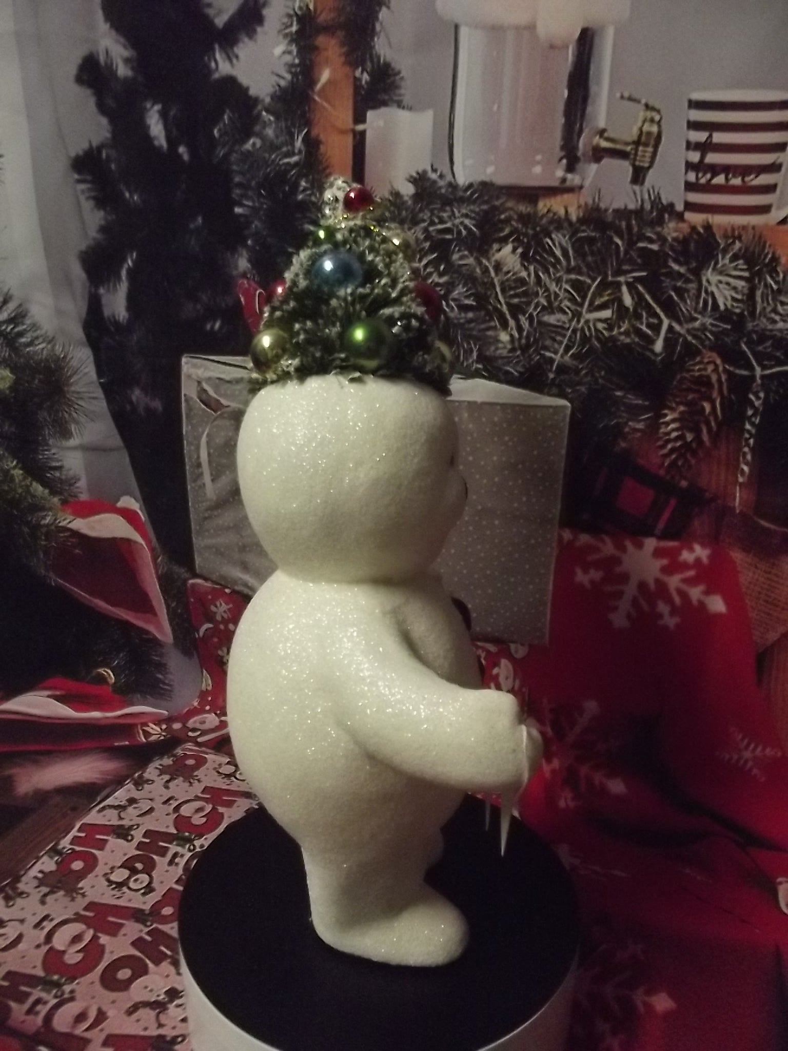 Retro Merry Snowman w/Tree Med.