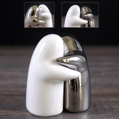 Holding Salt & Pepper Set